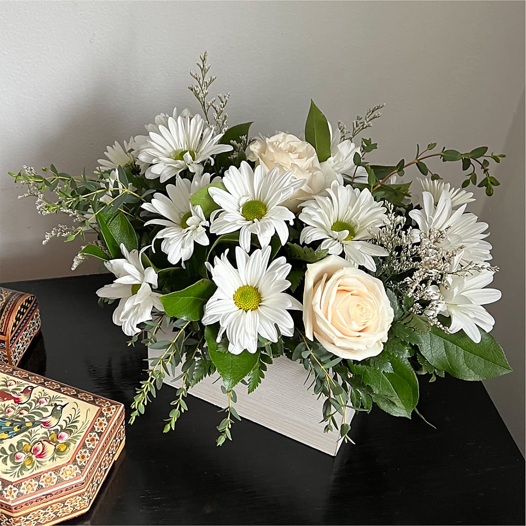 Fresh Linen Box Bouquet – A & A FLORIST, Chester SC